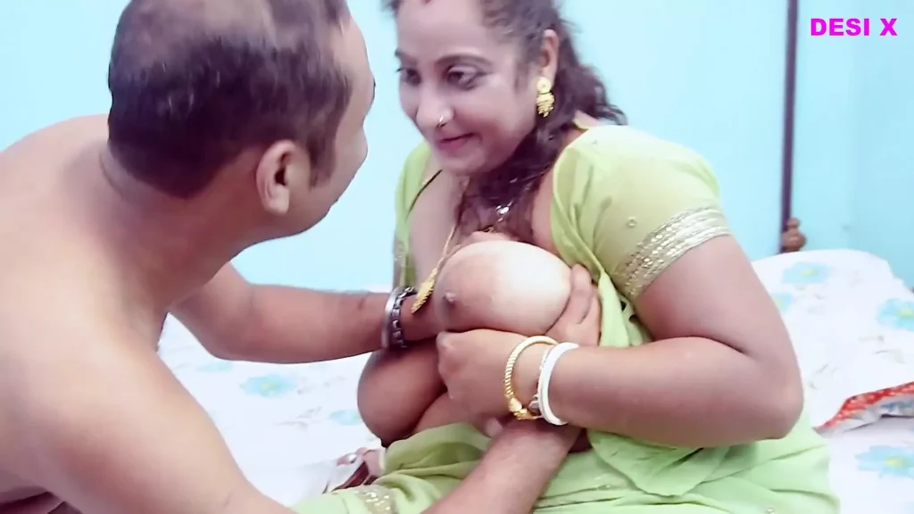 মায়ের ৩৬ সাইজের মাই ও রসালো ভোদা